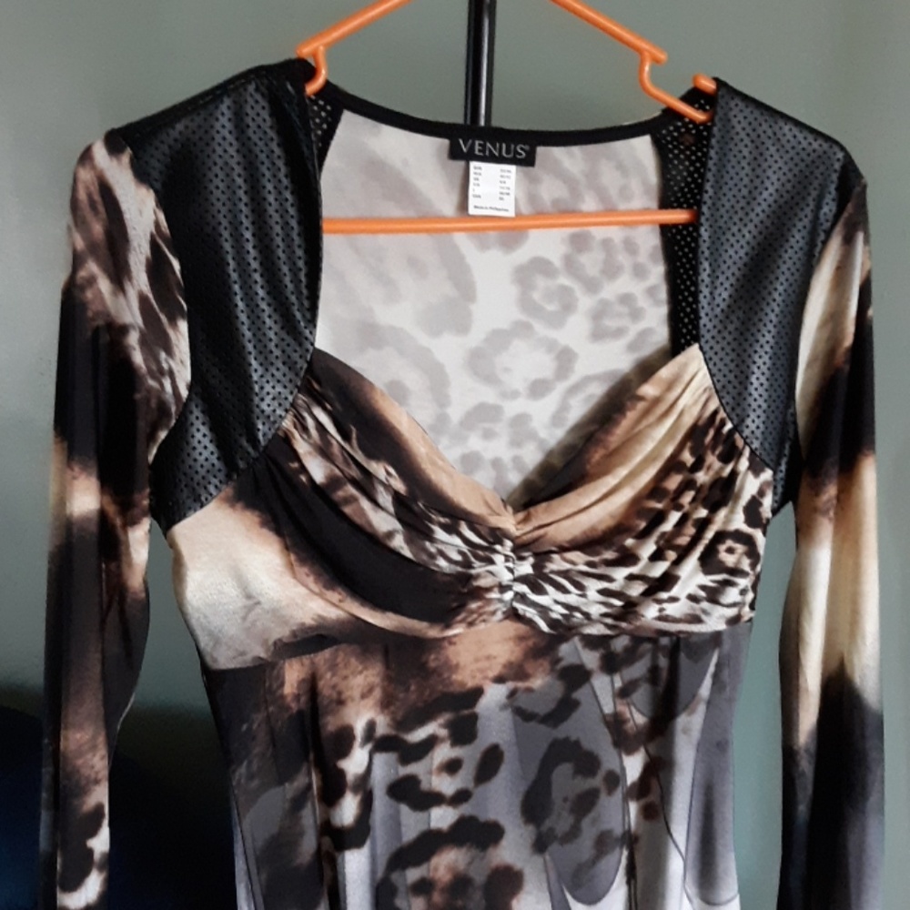 Sz.  X-small, animal print shirt from Venus, never